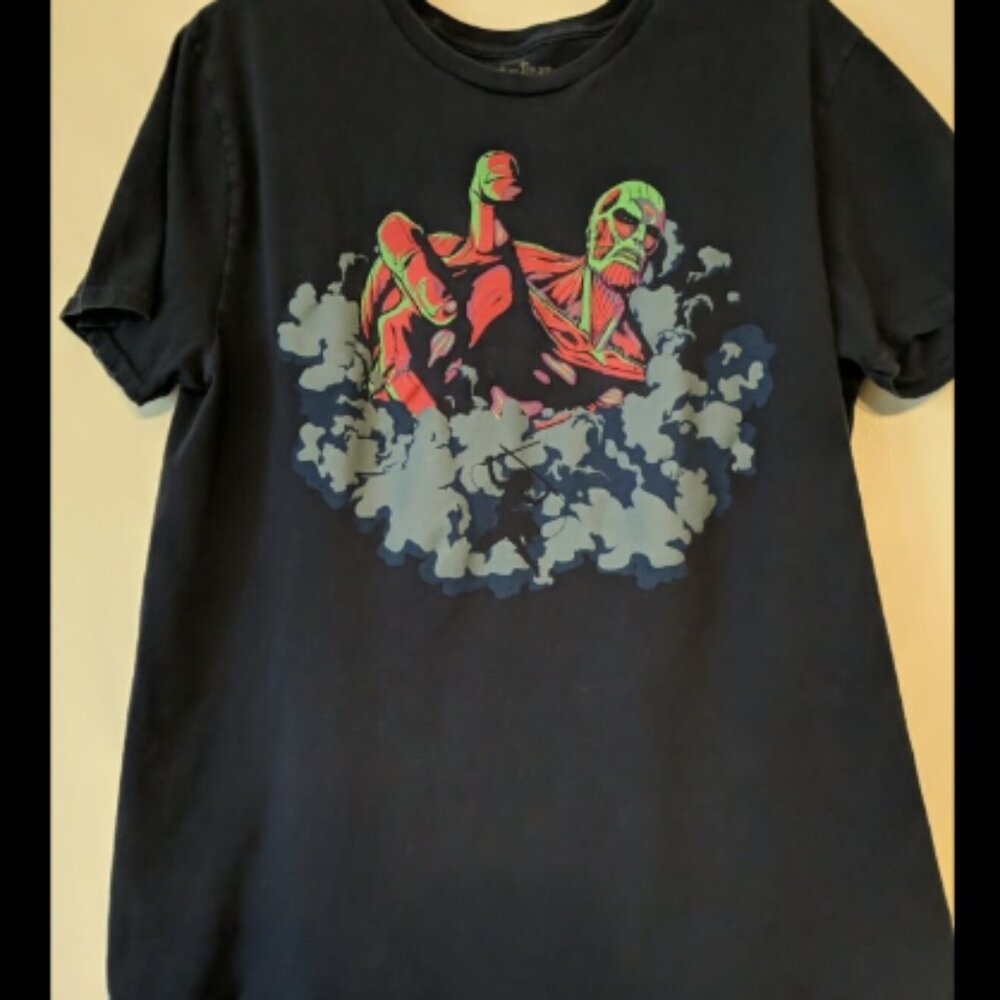 Lootcrate Marvel Attack on Titan Lootwear Shirt Large